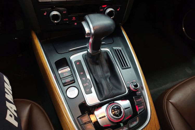 奥迪Q5(进口) 2013款 45 TFSI quattro 越野型局部细节18