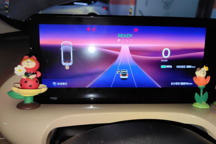 五菱汽车 五菱缤果 2023款 333km 灵犀互联款中控内饰14