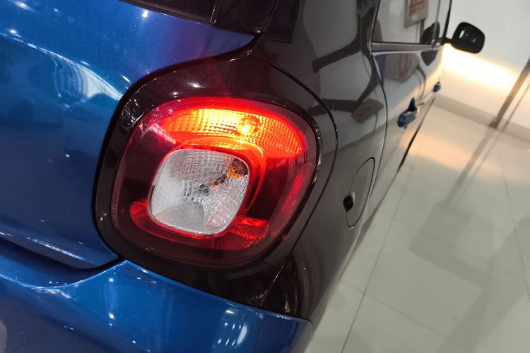 smart forfour 2016款 0.9T 66千瓦先锋版车身外观6006