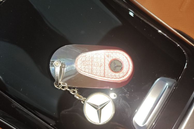 奔驰C级 2023款 改款二 C 260 L 运动版中控内饰7001