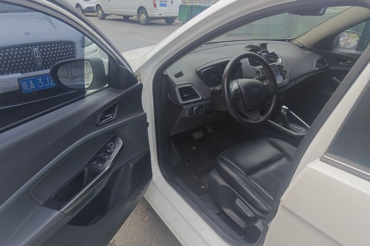 福特 福睿斯 2015款 1.5L 自动时尚型中控内饰7003