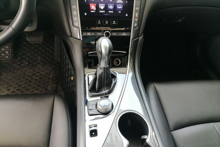 英菲尼迪Q50L 2016款 2.0T 舒适版中控内饰18