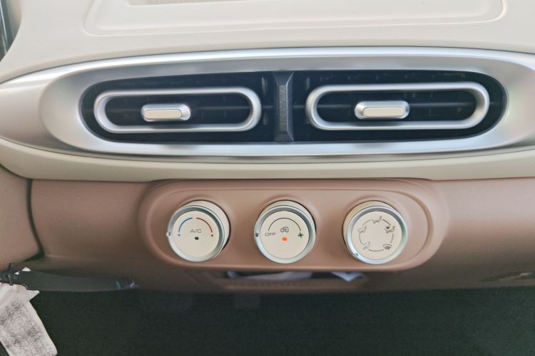 五菱汽车 宏光MINIEV 2025款 四门版 进阶款中控内饰16