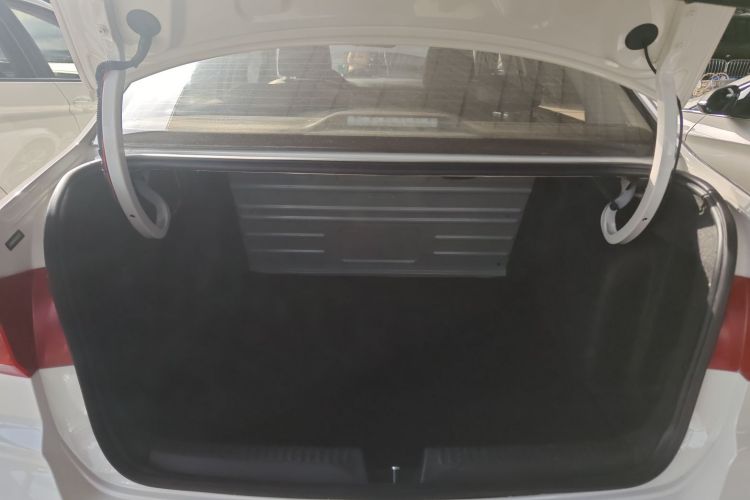 大众 桑塔纳 2021款 1.5L 自动风尚版机舱底盘23