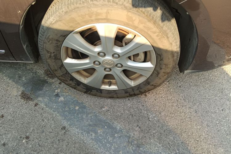 别克GL8 2014款 3.0L GT豪华商务豪雅版车身外观10