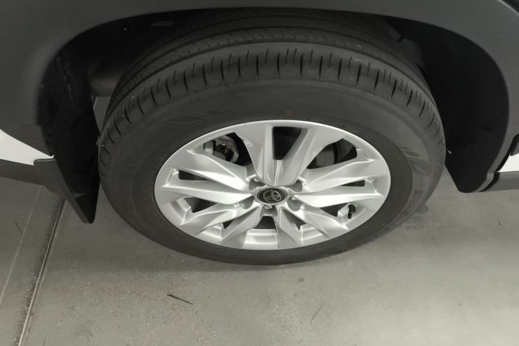 丰田 卡罗拉锐放 2024款 2.0L 先锋版车身外观6008