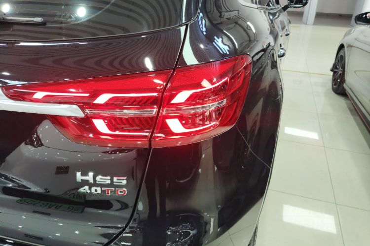 红旗HS5 2022款 改款 2.0T 智联旗享版车身外观9