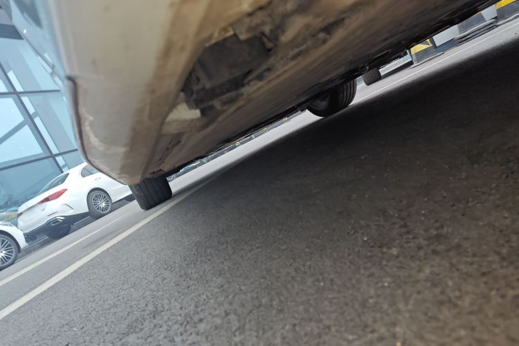 奔驰C级 2024款 C 200 L 运动版局部细节9002