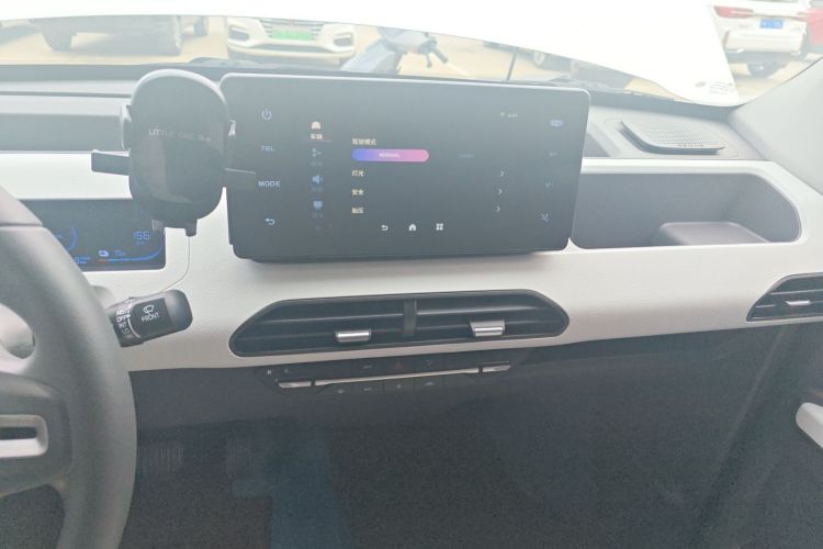 吉利银河 2024款 200km 熊猫骑士中控内饰16