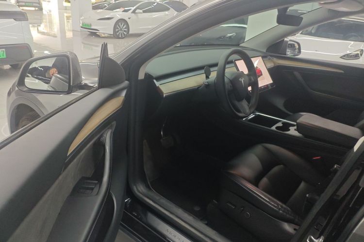 特斯拉 Model Y 2022款 长续航全轮驱动版中控内饰20