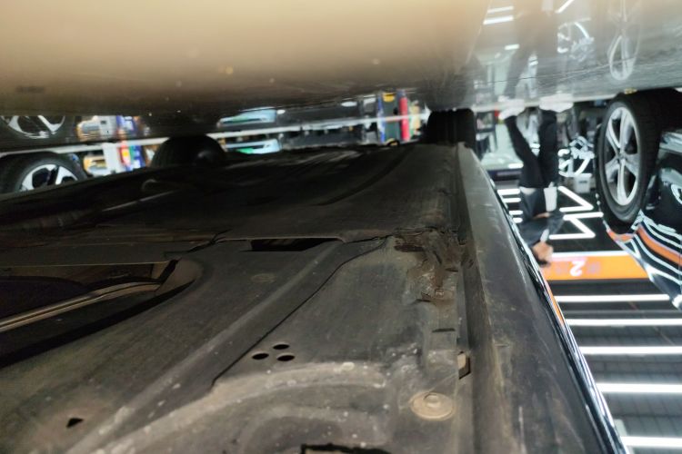 宝马7系 2018款 730Li 领先型 M运动套装局部细节9002