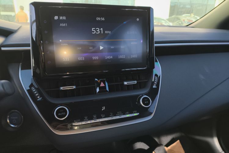 丰田 雷凌 2019款 双擎 1.8H E-CVT运动版 国VI中控内饰16