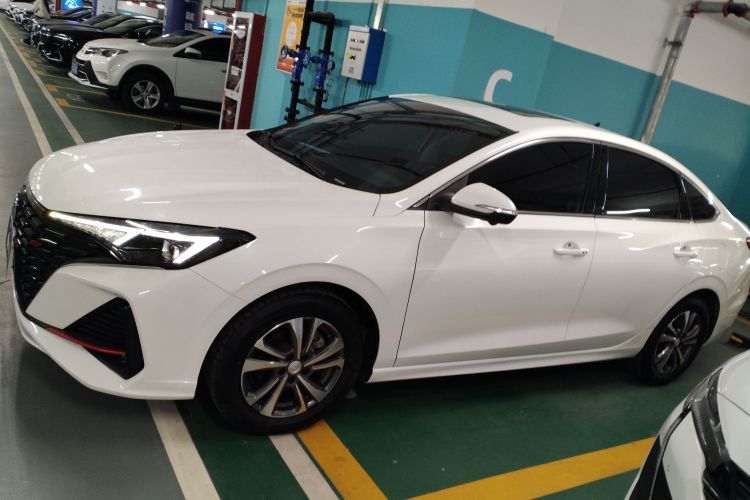 长安 逸动 2023款 畅享版 PLUS 蓝鲸NE 1.4T GDI DCT尊贵版车身外观4