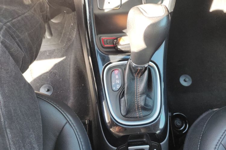 Jeep 指南者 2019款 220T 自动家享版局部细节18