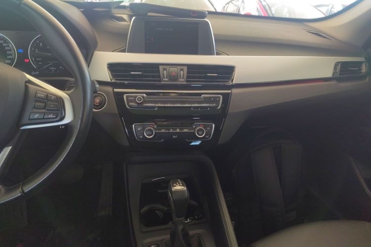 宝马X1 2018款 sDrive20Li 领先型中控内饰16