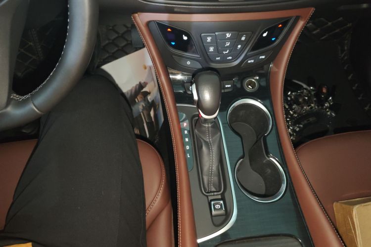 别克 昂科威 2020款 28T 四驱精英型中控内饰18