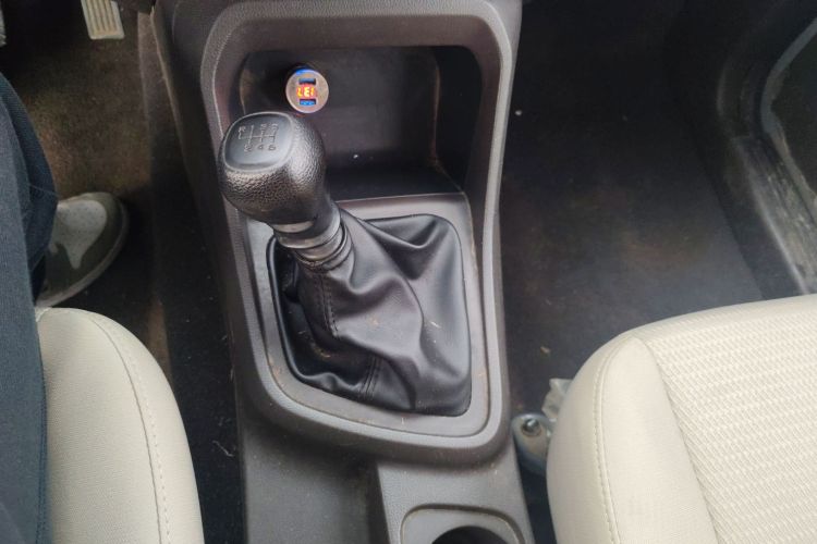 五菱汽车 五菱宏光V 2021款 1.5L劲取版LAR中控内饰18