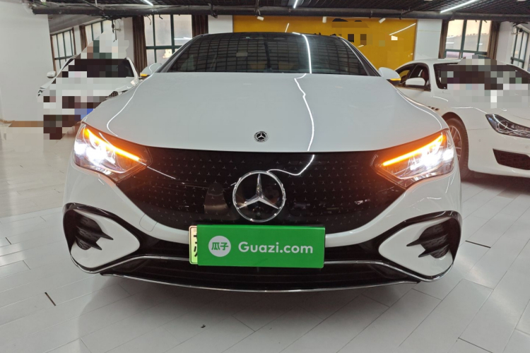 奔驰EQE 2022款 350 豪华版车身外观2