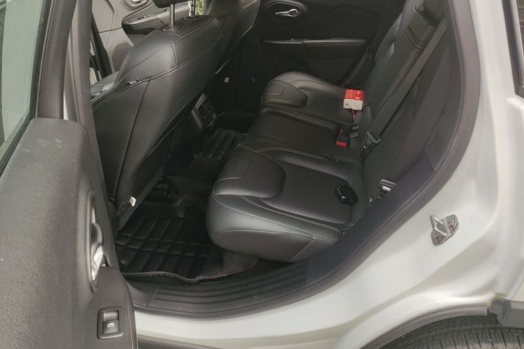 Jeep 自由光 2017款 2.0L 优越版中控内饰7004