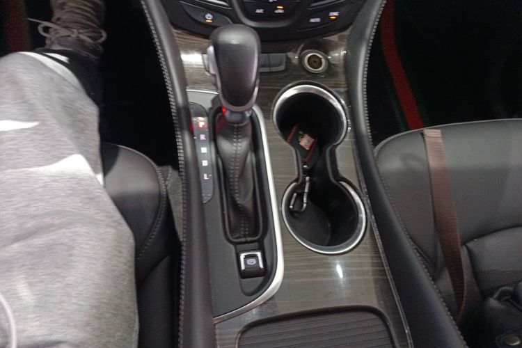 别克 昂科威 2019款 20T 两驱精英型 国VI中控内饰18