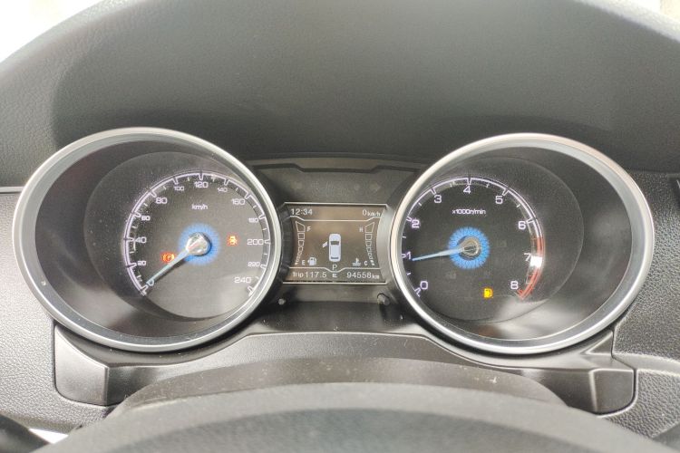 众泰SR7 2016款 1.5T CVT魔方之路版 国V中控内饰14