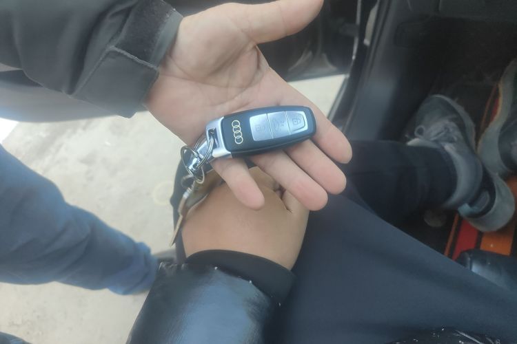 奥迪A6L 2024款 45 TFSI 臻选致雅型中控内饰11