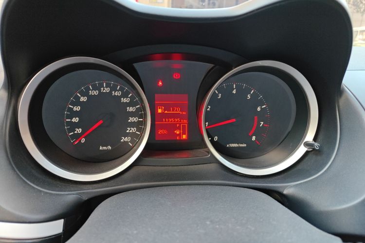 三菱 翼神 2016款 1.8L 手动黑白复刻版中控内饰14