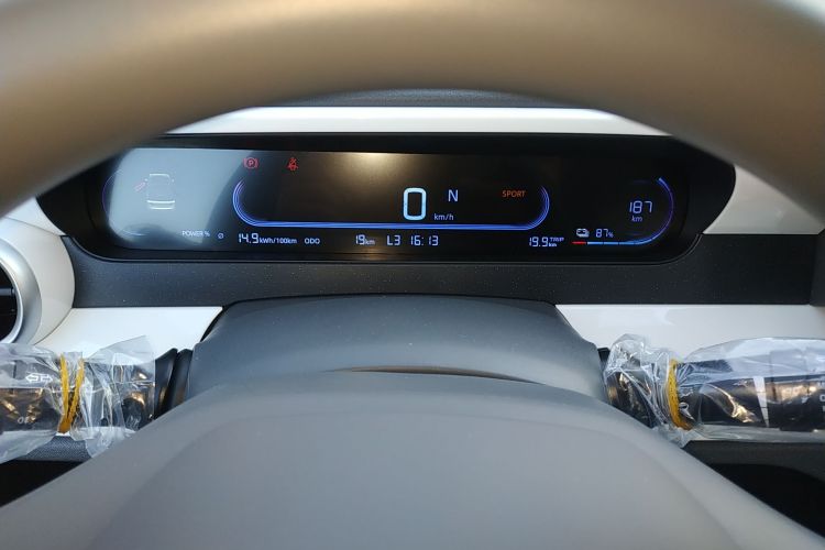 吉利银河 2025款 210km 熊猫骑士中控内饰14