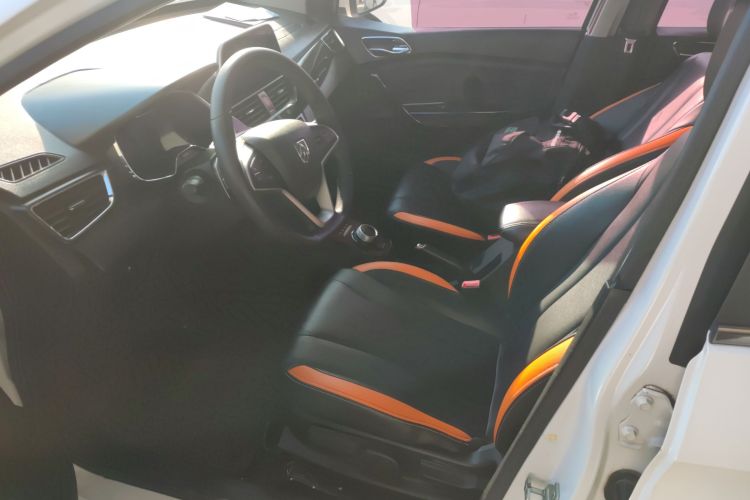 宝骏310 2017款 1.5L 自动豪华型中控内饰19