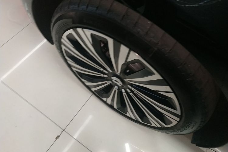 蔚来ET9 2025款 102kWh 签名版车身外观6008