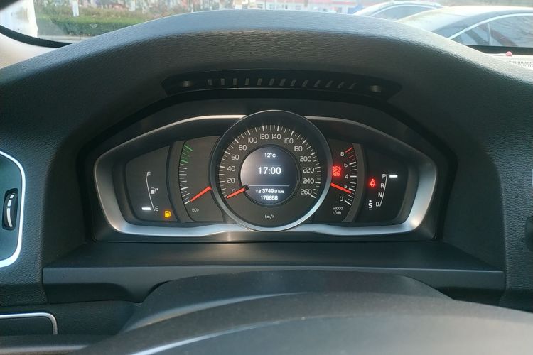 沃尔沃S60 2014款 S60L 2.0T 智远版中控内饰14