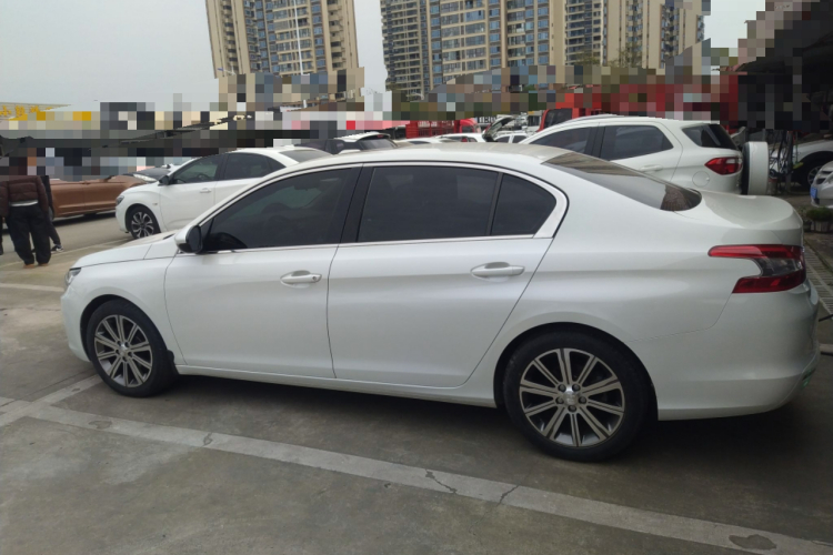 标致408 2014款 1.8L 自动豪华版车身外观4