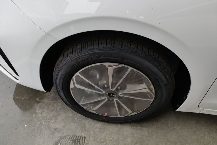 起亚K3 2024款 1.5L CVT豪华智享版车身外观35