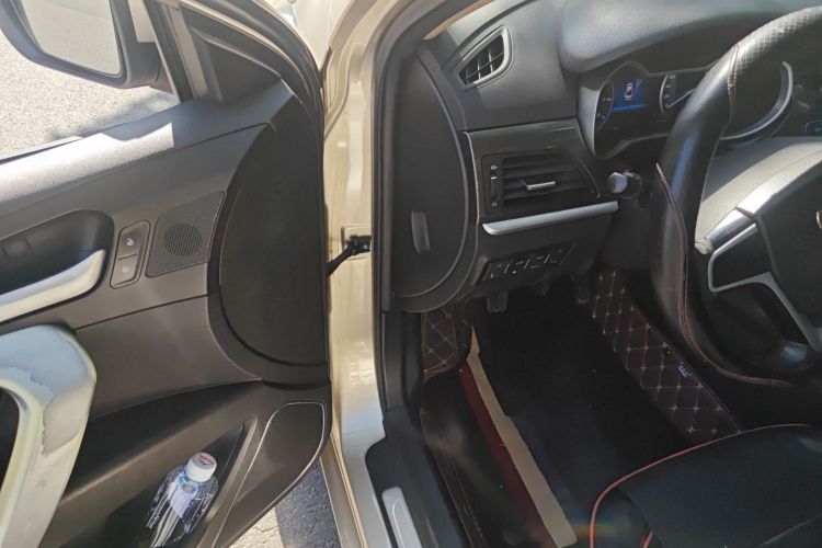 吉利汽车 帝豪 2017款 三厢百万款 1.5L 手动向上版中控内饰20