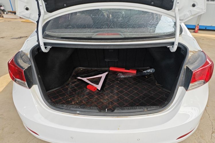 现代 朗动 2015款 1.6L 自动领先型局部细节23