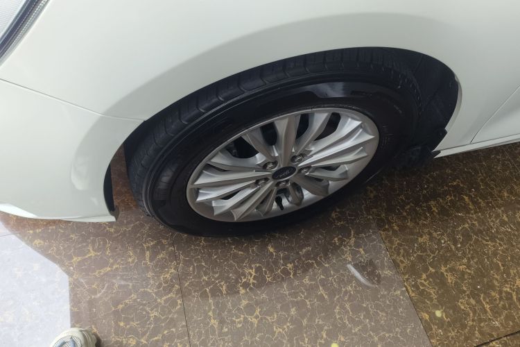 福特 福克斯 2020款 三厢 EcoBoost 180 自动锋潮型车身外观35