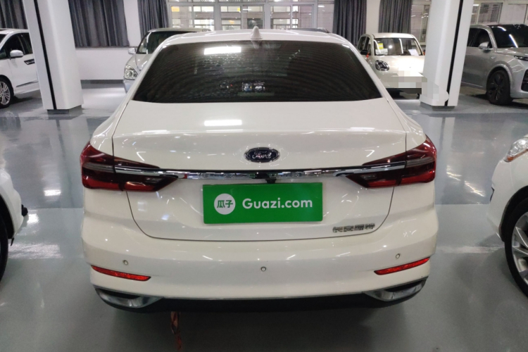 福特 福睿斯 2021款 1.5L 自动钻石版车身外观6