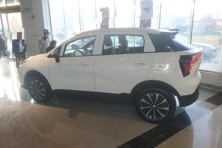 吉利几何E萤火虫 2024款 301km 星光车身外观4