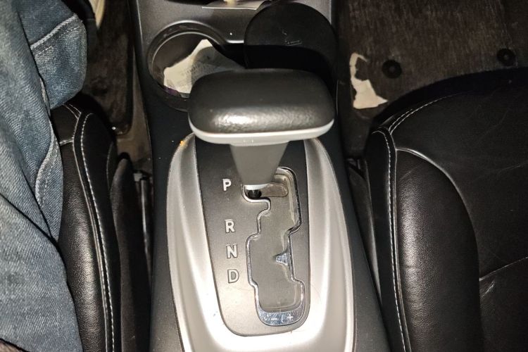 道奇 酷威 2013款 2.4L 两驱尊尚版中控内饰18