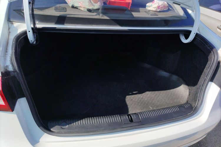 荣威360 2017款 1.5L 手动智屏版机舱底盘23