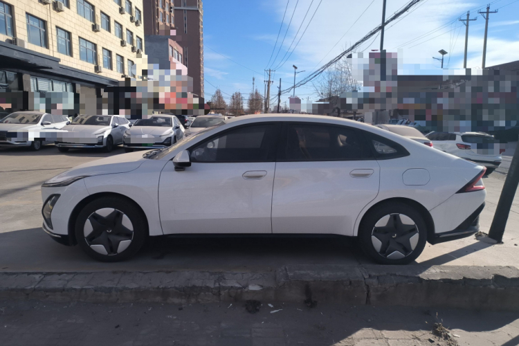 五菱汽车 五菱E5 2024款 410km 标准版车身外观4