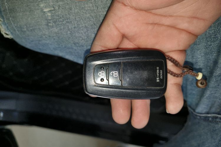 丰田C-HR 2018款 2.0L 领先特别版 国V中控内饰11