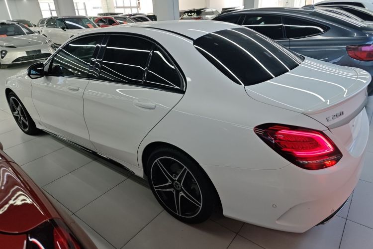 奔驰C级 2020款 改款 C 260 运动版车身外观4