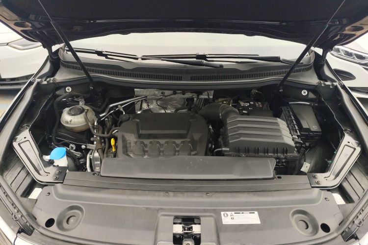 大众 威然 2024款 380TSI 尊贵版机舱底盘24