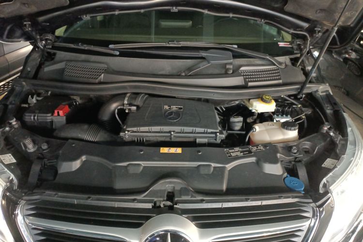 奔驰V级 2018款 V 260 L 尊贵加长版 国VI机舱底盘24