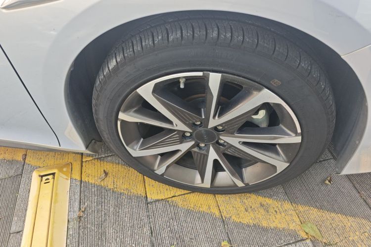 埃安 AION S Plus 2023款 80 科技版 三元锂车身外观6007