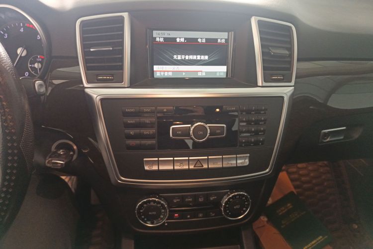 奔驰M级 2014款 ML 350 CDI 4MATIC中控内饰16