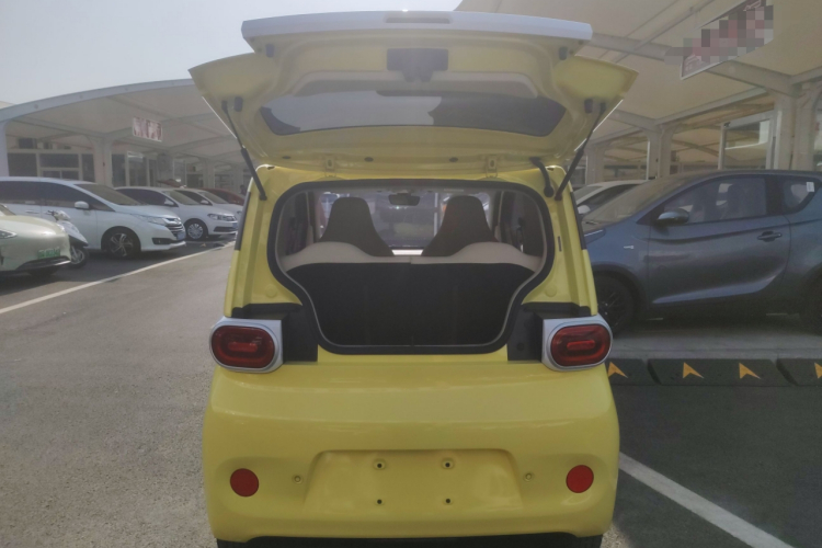 五菱汽车 宏光MINIEV 2024款 第三代 215km 青春版机舱底盘23