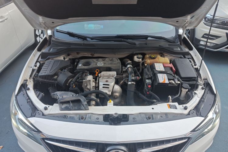 别克 英朗 2019款 15T 双离合互联精英型 国VI机舱底盘24