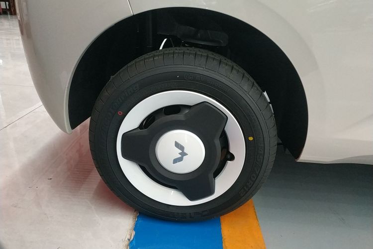 五菱汽车 宏光MINIEV 2024款 第三代 215km 青春版车身外观6008